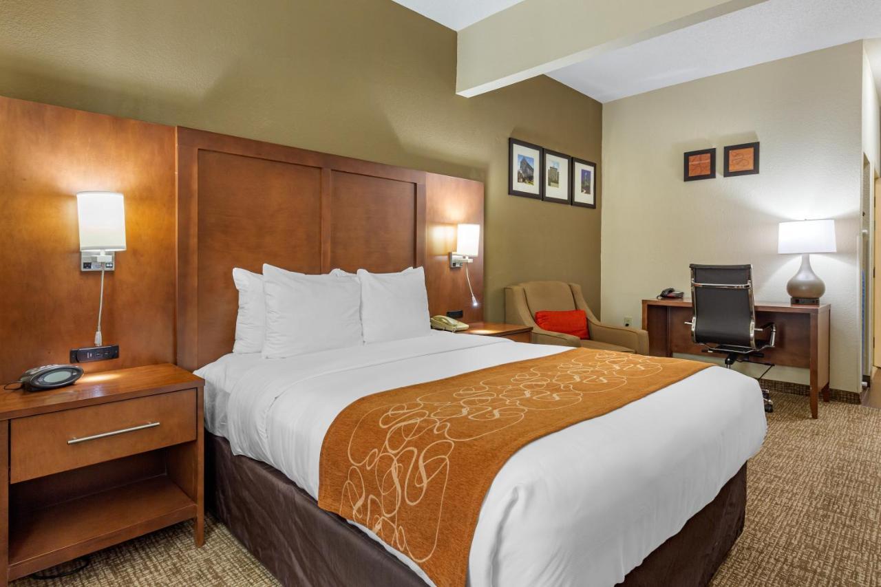 Comfort Suites Raleigh Walnut Creek Extérieur photo