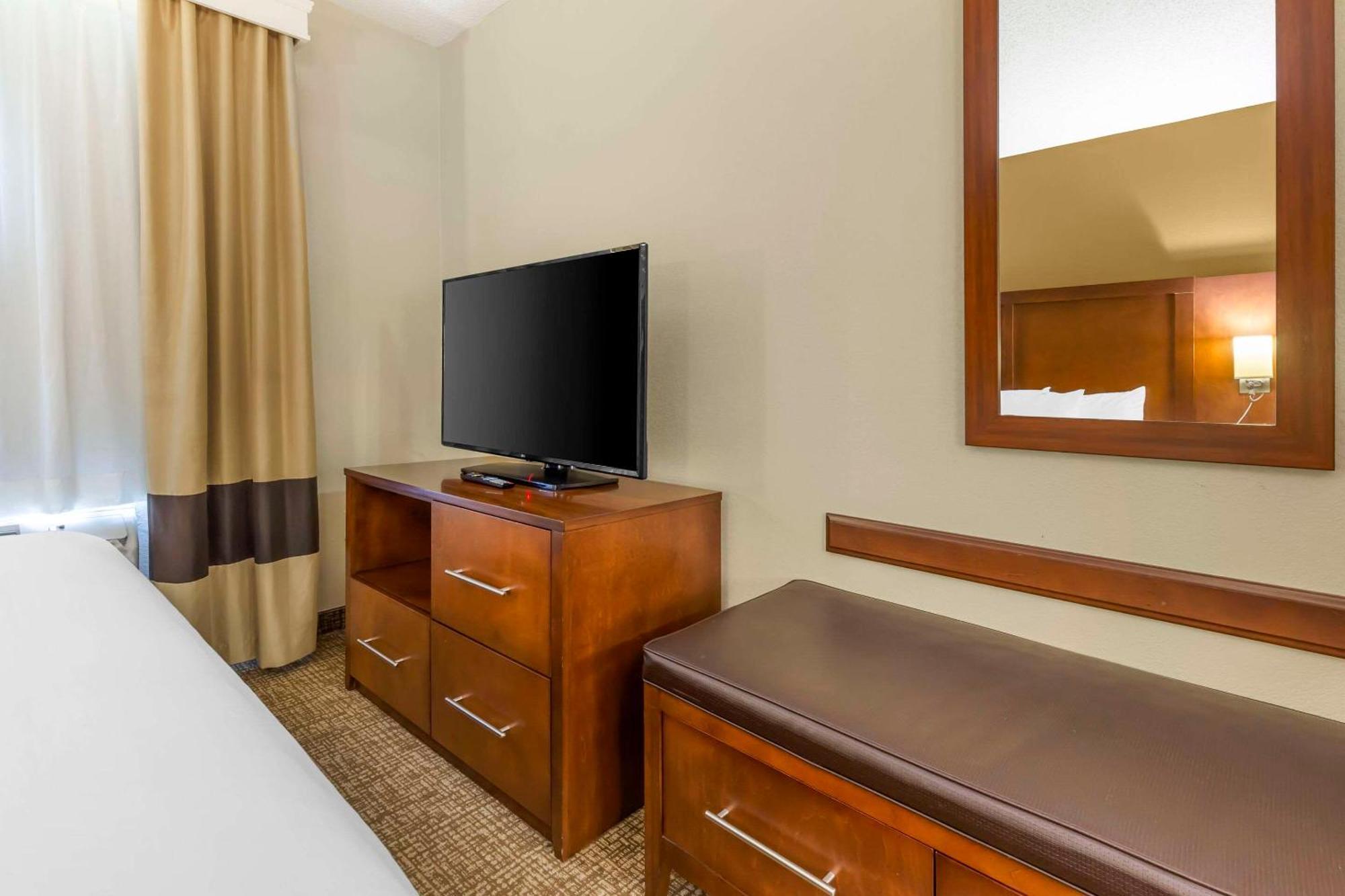 Comfort Suites Raleigh Walnut Creek Extérieur photo