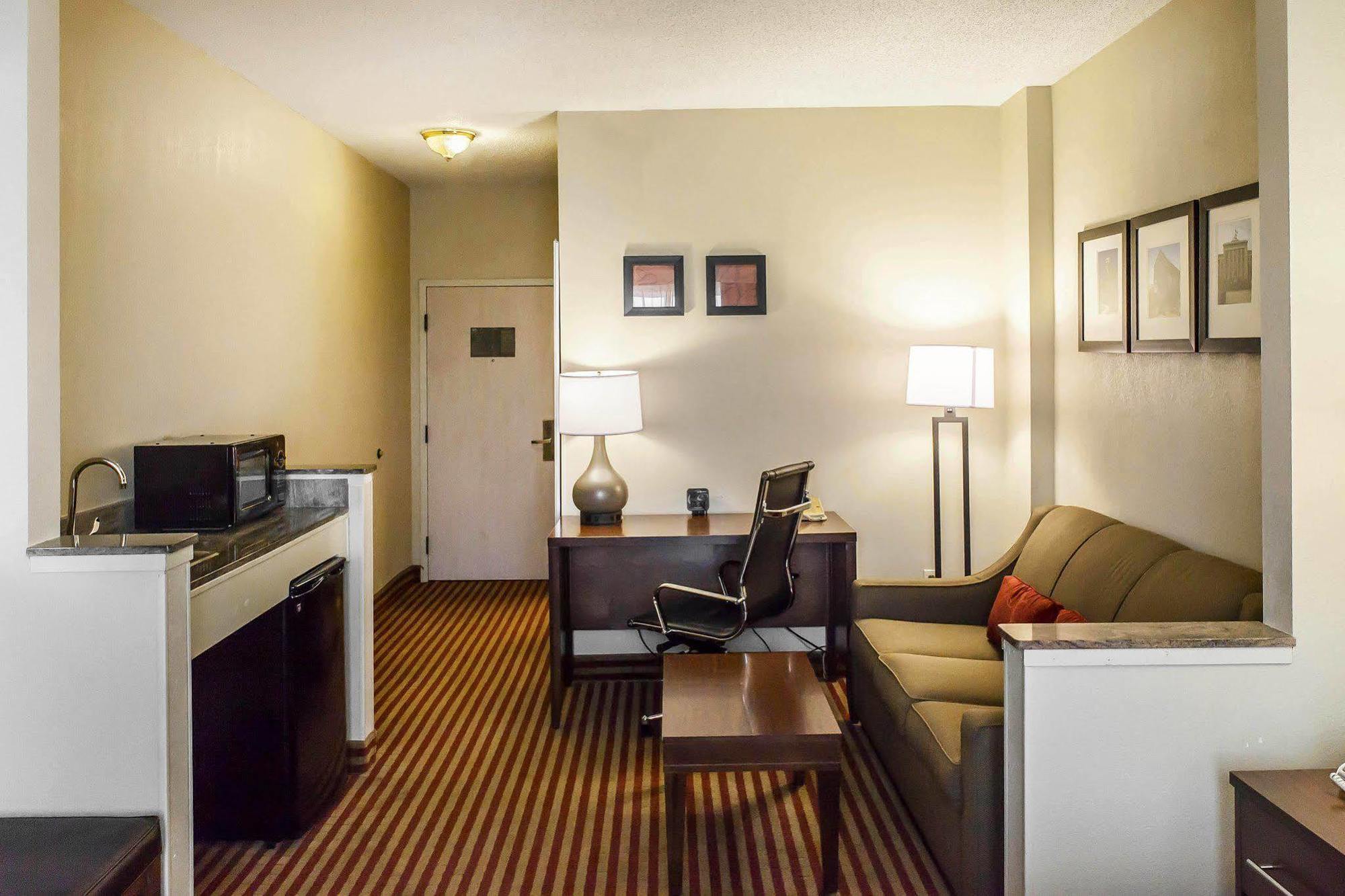 Comfort Suites Raleigh Walnut Creek Extérieur photo