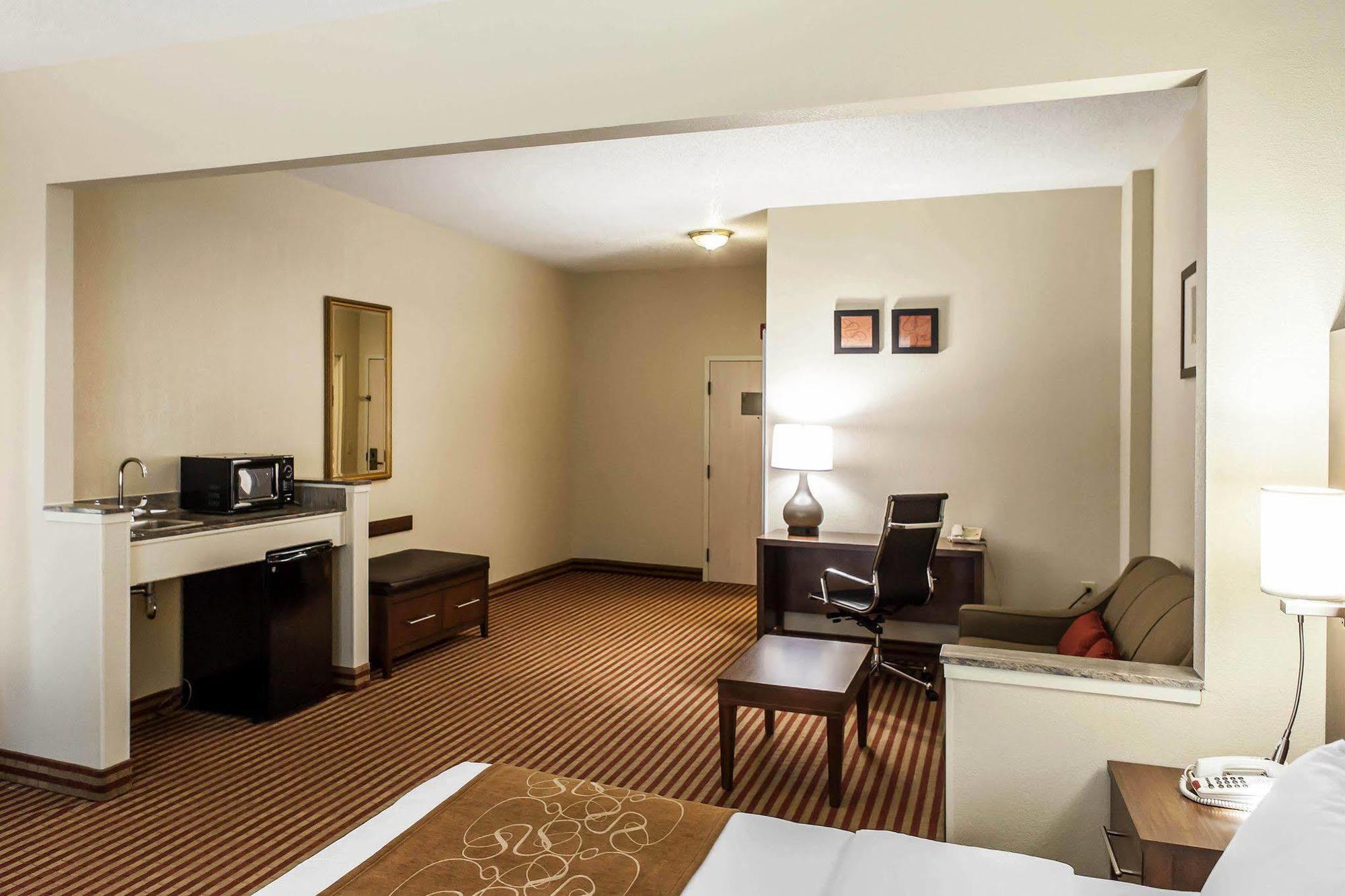 Comfort Suites Raleigh Walnut Creek Extérieur photo